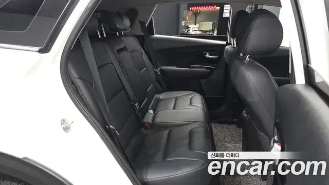 Kia Niro 2020 — Фото 12/20