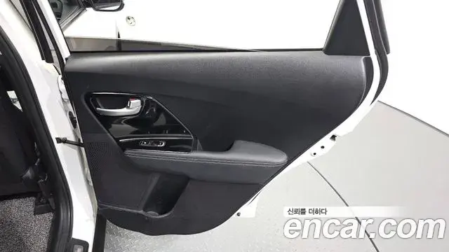 Kia Niro 2020 — Şəkil 13/32