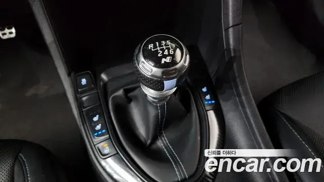 Hyundai Veloster 2019 — Фото 9/20
