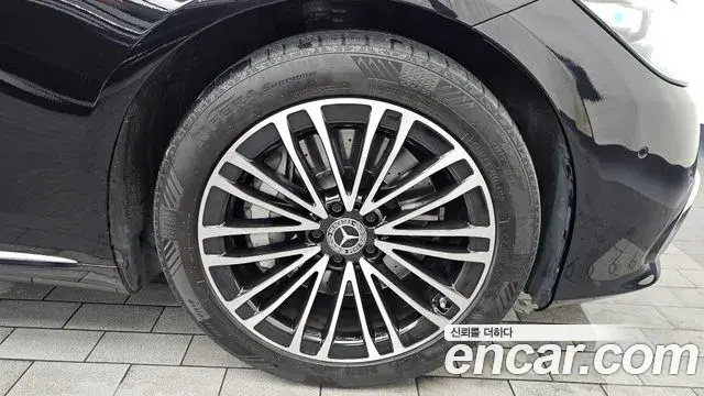 Mercedes-Benz S-Class 2022 — Photo 19/34