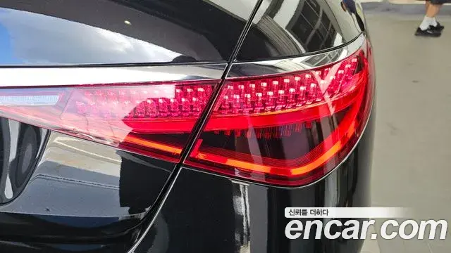 Mercedes-Benz S-Class 2022 — Photo 23/34