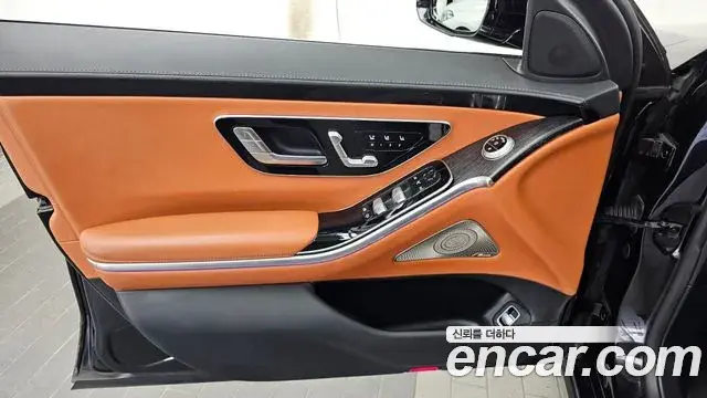 Mercedes-Benz S-Class 2022 — Photo 10/34