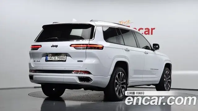 Jeep Grand Cherokee 2021 — Фото 2/20