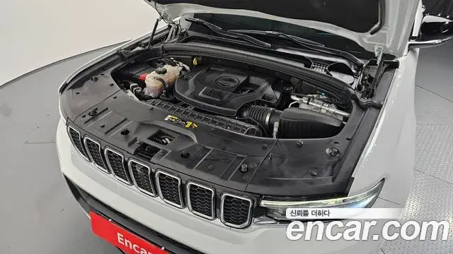 Jeep Grand Cherokee 2021 — Фото 6/20