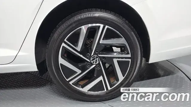 Volkswagen Jetta 2022 — Şəkil 12/32