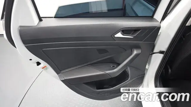 Volkswagen Jetta 2022 — Şəkil 27/32