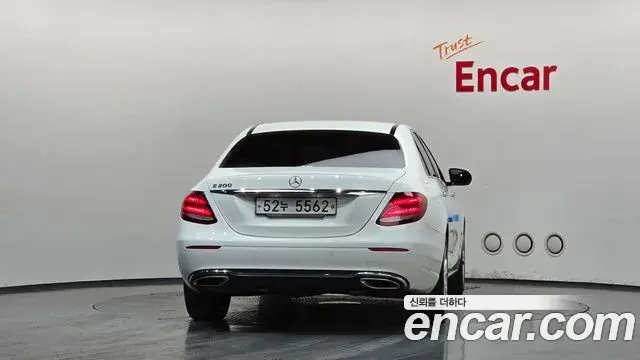 Mercedes-Benz E-Class 2018 — Фото 4/20
