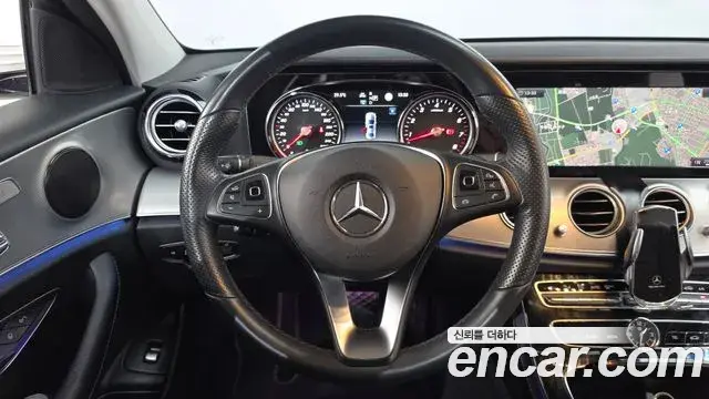 Mercedes-Benz E-Class 2018 — Фото 13/20