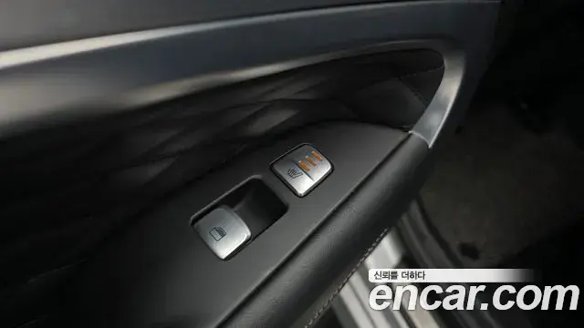 Genesis G70 2018 — ფოტო 30/31