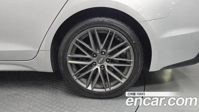 Genesis G70 2018 — ფოტო 20/31