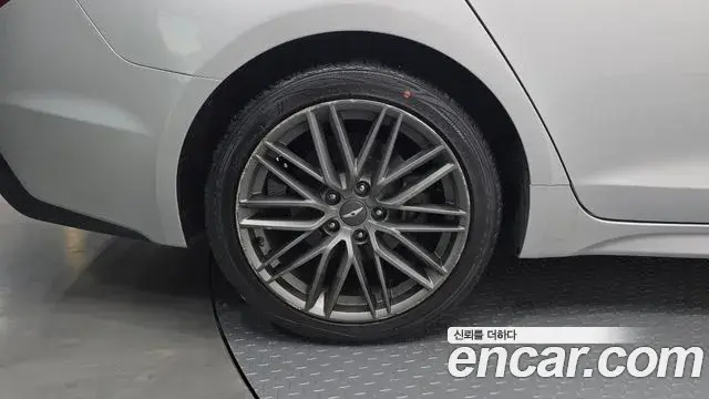 Genesis G70 2018 — ფოტო 21/31