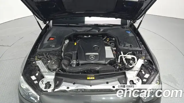 Mercedes-Benz E-Class 2023 — Фото 6/20