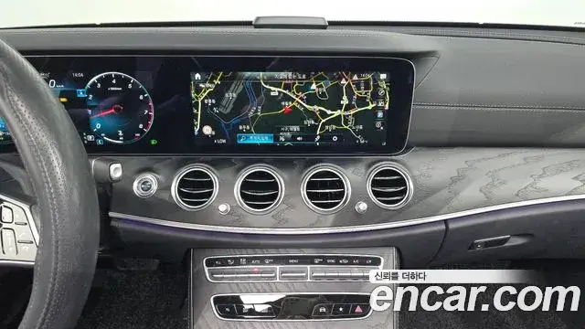 Mercedes-Benz E-Class 2023 — Фото 14/20
