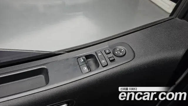 Hyundai Staria 2021 — Фото 17/20