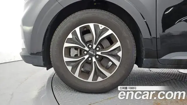 Kia Carnival 2022 — ფოტო 18/20