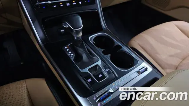 Kia Carnival 2022 — ფოტო 5/20