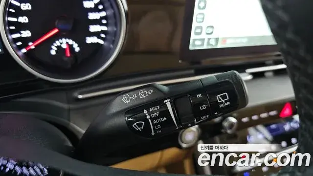 Kia Carnival 2022 — ფოტო 19/20