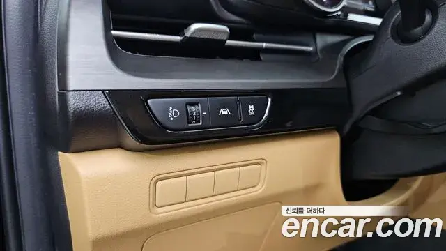 Kia Carnival 2022 — ფოტო 2/20