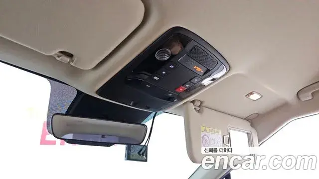 Kia Carnival 2022 — ფოტო 16/20