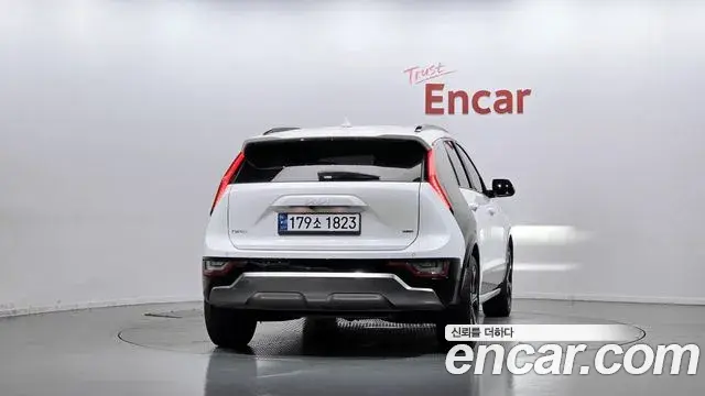 Kia Niro 2022 — Фото 3/20