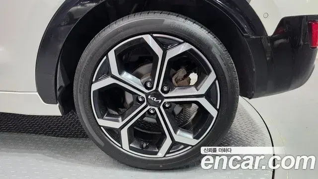 Kia Niro 2022 — ფოტო 22/30