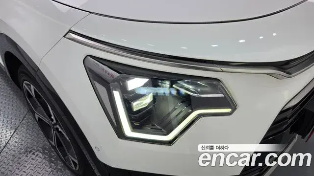 Kia Niro 2022 — ფოტო 26/30