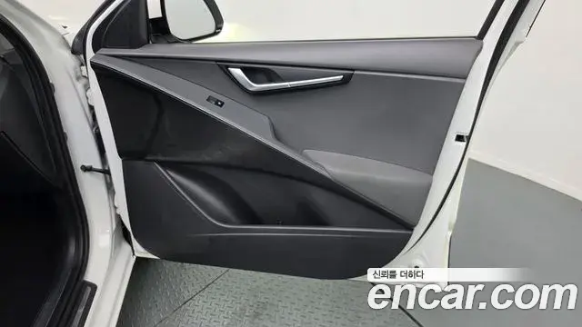 Kia Niro 2022 — ფოტო 17/30