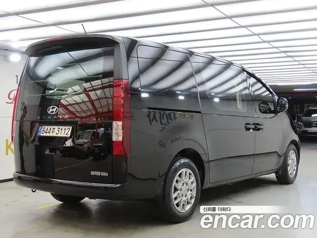 Hyundai Staria 2022 — Photo 14/20