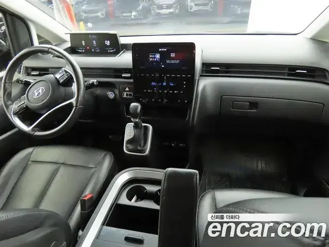 Hyundai Staria 2022 — Photo 8/20
