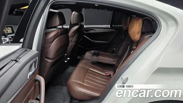 BMW 5 Series 2019 — Фото 11/20