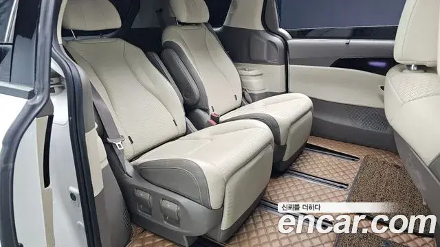 Kia Carnival 2023 — Фото 11/20