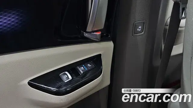 Kia Carnival 2023 — Фото 17/20