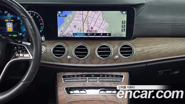 Mercedes-Benz E-Class 2021 — Фото 18/20