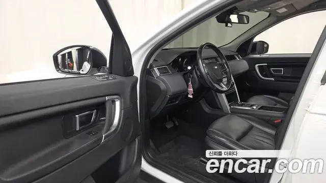 Land Rover Discovery Sport 2019 — Photo 10/20