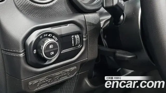 Jeep Wrangler 2024 — Фото 16/20