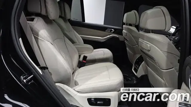 BMW X7 2025 — Фото 12/20