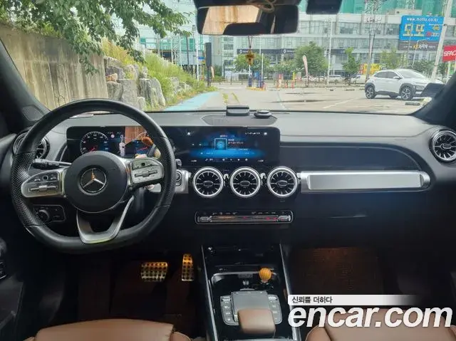 Mercedes-Benz GLB-Class 2023 — Фото 6/20