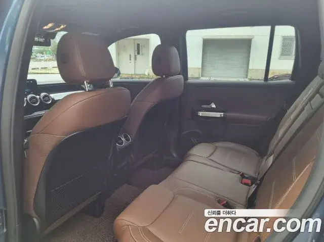 Mercedes-Benz GLB-Class 2023 — Фото 11/20