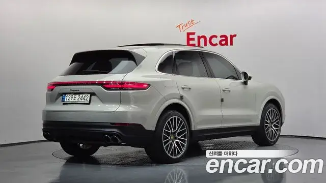 Porsche Cayenne 2021 — Фото 2/20
