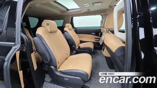 Kia Carnival 2023 — Фото 19/20