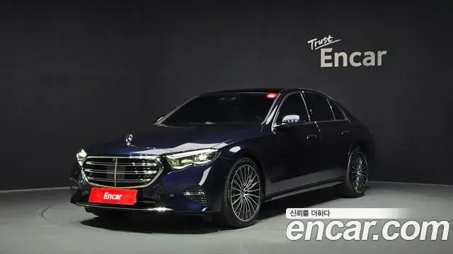 Mercedes-Benz E-Class 2024 — Фото 1/20