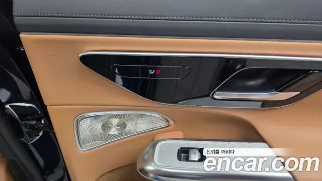 Mercedes-Benz E-Class 2024 — Фото 17/20