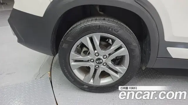 Kia Seltos 2021 — Şəkil 18/20