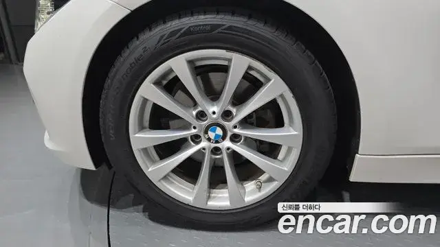 BMW 3 Series 2018 — Фото 4/20