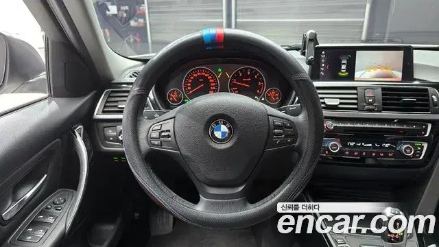 BMW 3 Series 2018 — Фото 13/20
