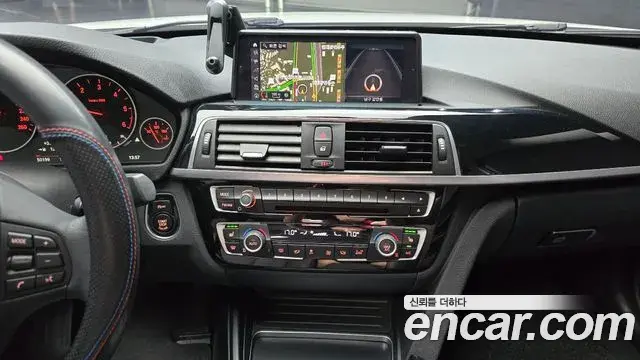 BMW 3 Series 2018 — Фото 16/20
