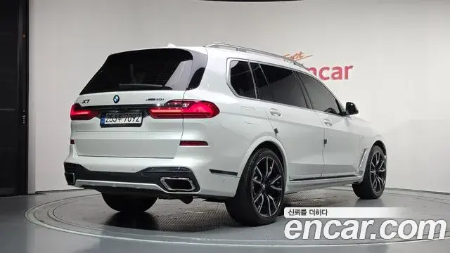 BMW X7 2022 — Фото 2/20