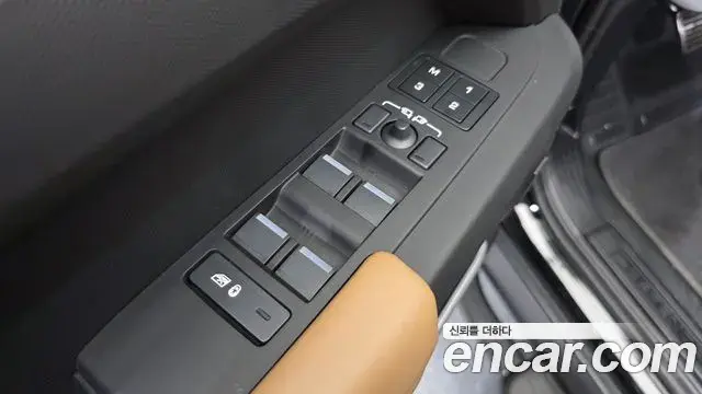 Land Rover Defender 2025 — Фото 13/20