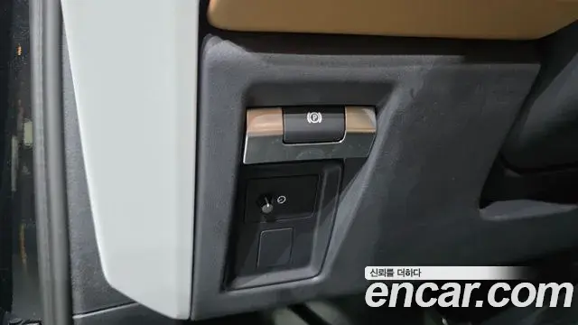 Land Rover Defender 2025 — Фото 14/20