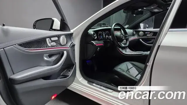 Mercedes-Benz E-Class 2022 — Фото 10/20